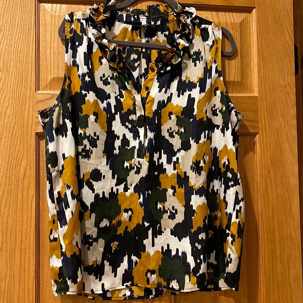 Nine West womens XL floral sleeveless ruffled neck gently worn